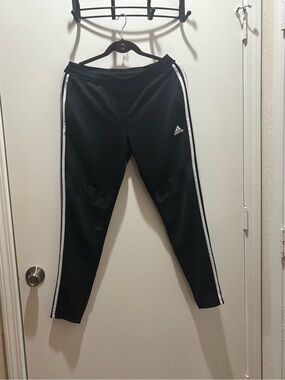BLACK ADIDAS AEROREADY PANTS